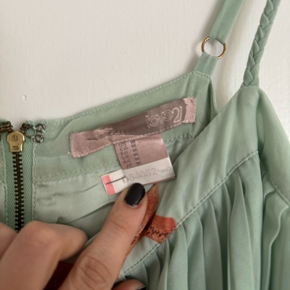 Accordion pleated floral mini dress - Picture 5 of 10